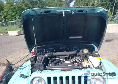 2002 Jeep Wrangler Sahara из США, поврежденный, VIN 1J4FA59S62P768112